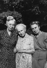 From right to left, Katharine, Elizabeth, and Grace Lumpkin, at the home of their nephew William W. L. Glenn, New Haven, Connecticut, 1949. Courtesy of the Southern Historical Collection, The University of North Carolina.